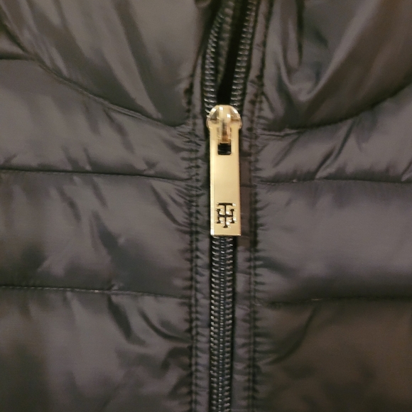 Tommy Hilfiger Vest - Picture 5 of 6